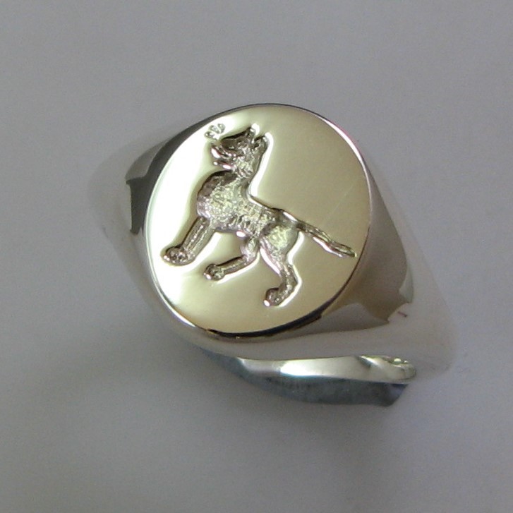 Cat on all fours crest engraved signet ring