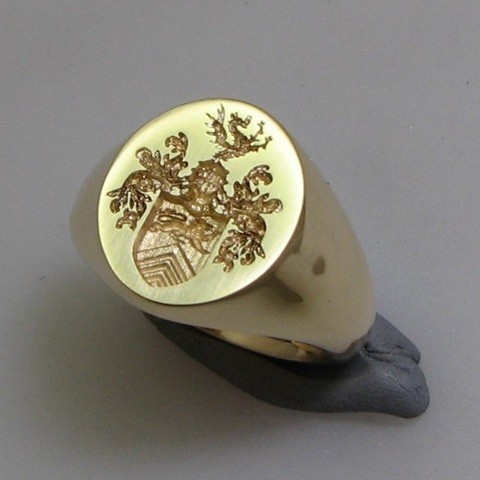 9ct gold coat of arms engraved signet ring