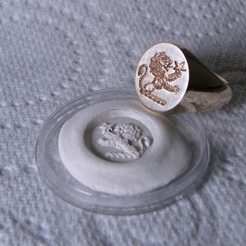 lion crest deep seal style engraved