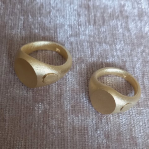Lilac wax 3D printed cad heavyweigh cast gold signet rings trade prices